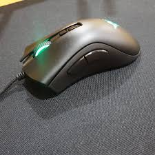 Razer DeathAdder v2 Souris de jeu : capteur optique 20 K DPI – commutateur de souris de jeu le plus rapide – éclairage RVB chroma – 8 boutons programmables – Poignées latérales caoutchoutées – Noir classique