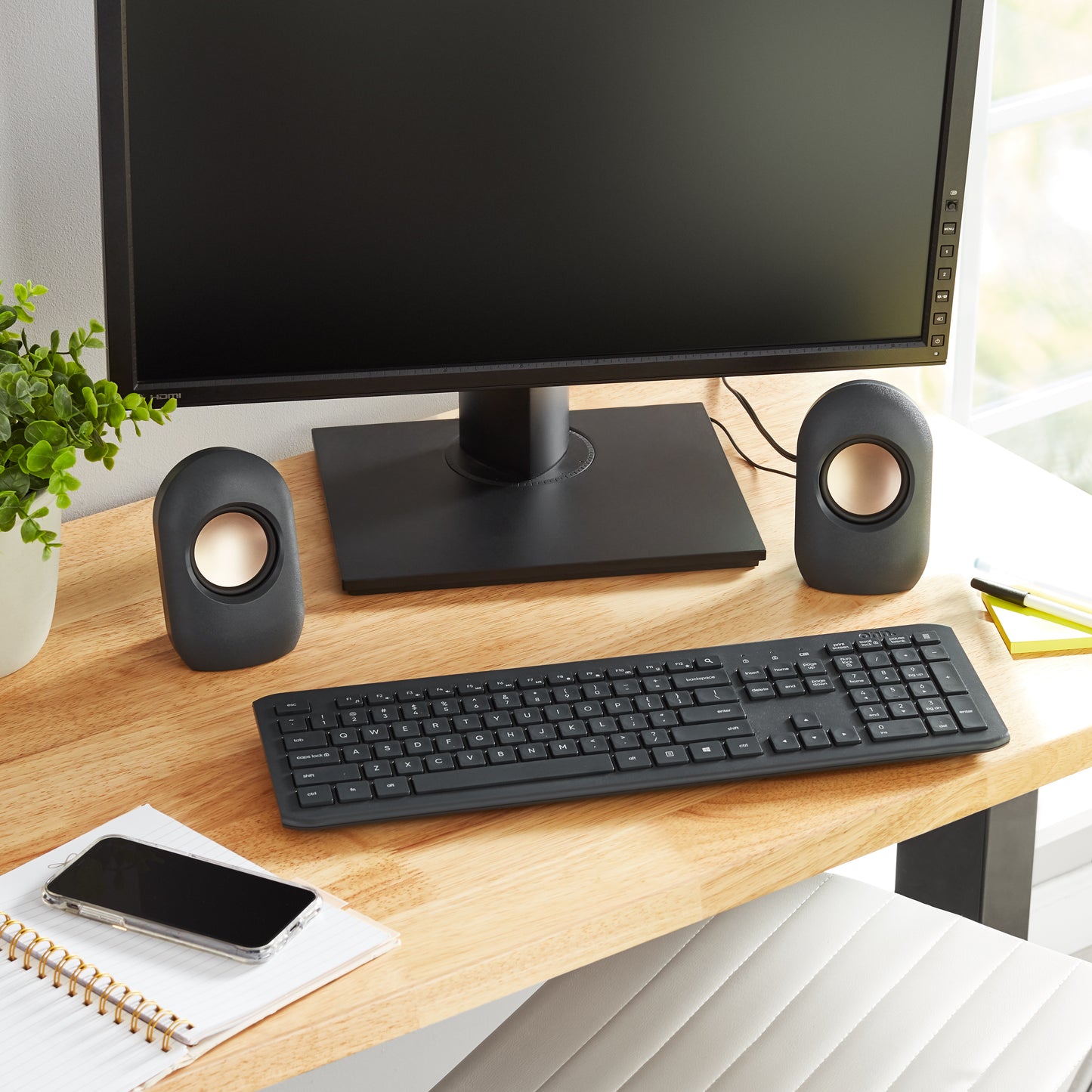 onn Haut-parleur stéréo avec commandes de volume, auxiliaire 3,5 mm de 5 pieds avec câble d'alimentation USB